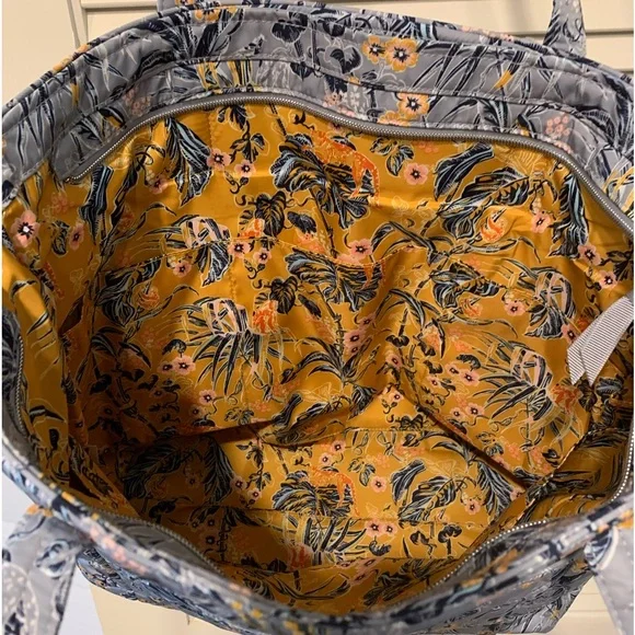 Vera Bradley Tote/NWT - Picture 4 of 9